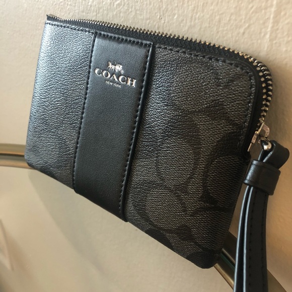 Coach Handbags - Coach Wristlet